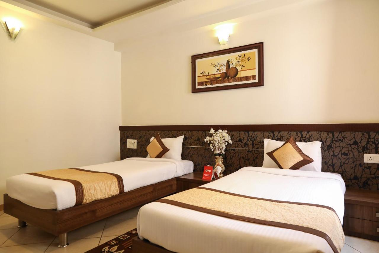 Oyo 10943 Hotel Plus Corporate Khapa  Exteriör bild