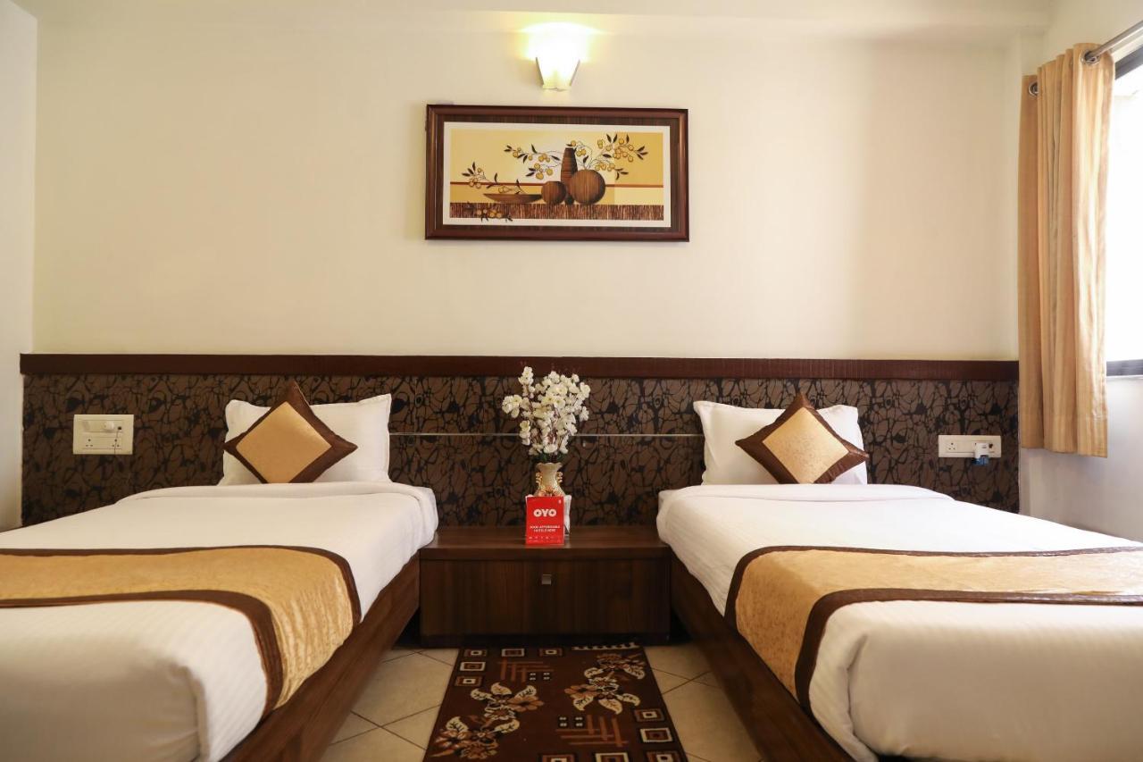 Oyo 10943 Hotel Plus Corporate Khapa  Exteriör bild