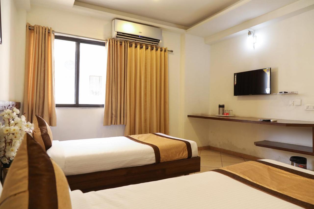 Oyo 10943 Hotel Plus Corporate Khapa  Exteriör bild